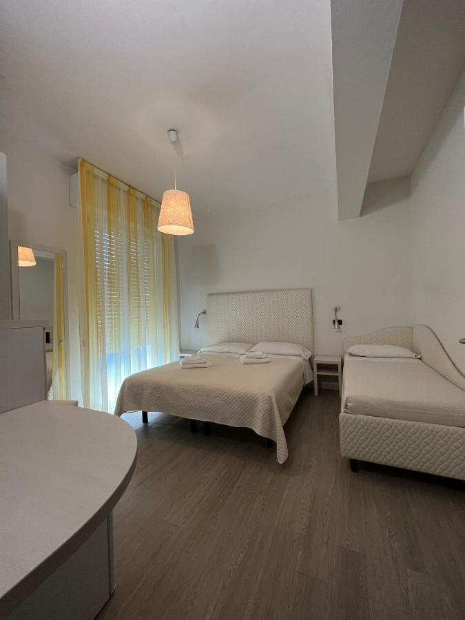 Hotel Leonardo Cesenatico Extérieur photo