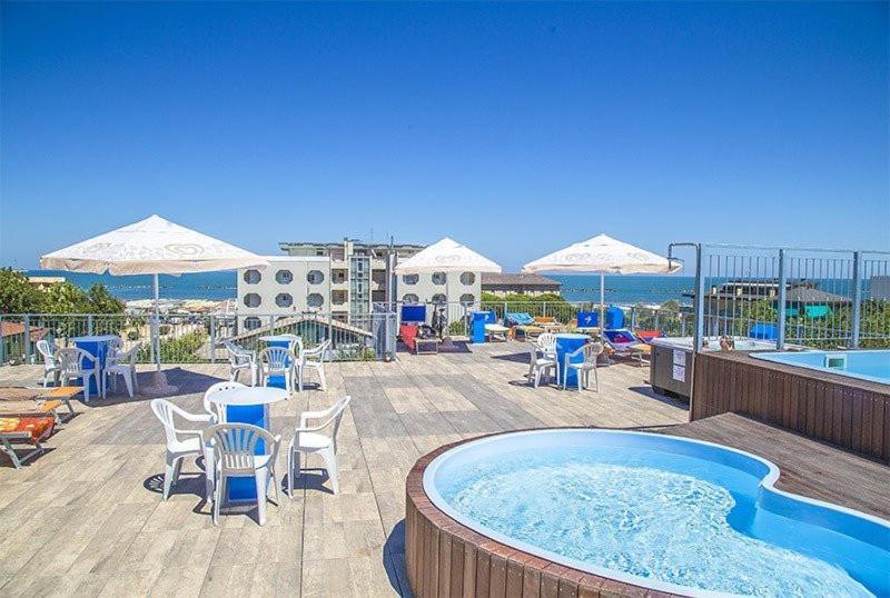 Hotel Leonardo Cesenatico Extérieur photo