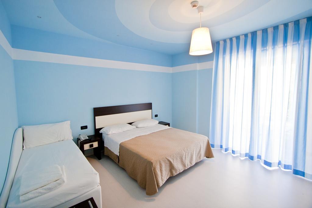 Hotel Leonardo Cesenatico Extérieur photo
