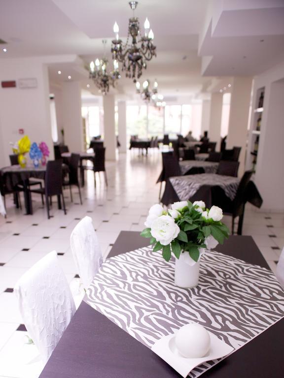 Hotel Leonardo Cesenatico Extérieur photo