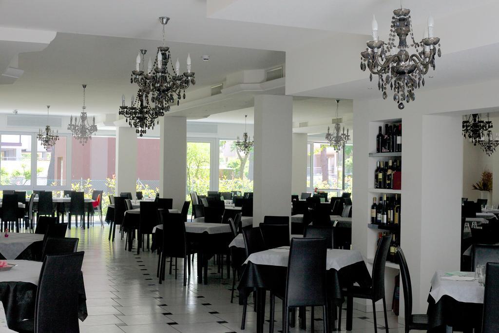 Hotel Leonardo Cesenatico Extérieur photo