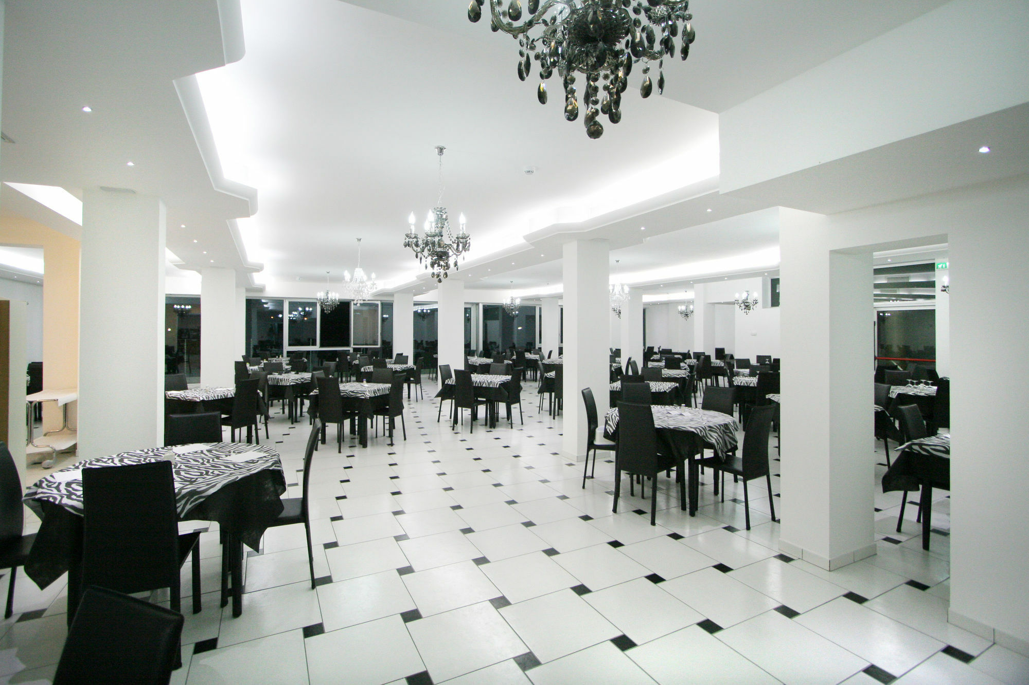 Hotel Leonardo Cesenatico Extérieur photo